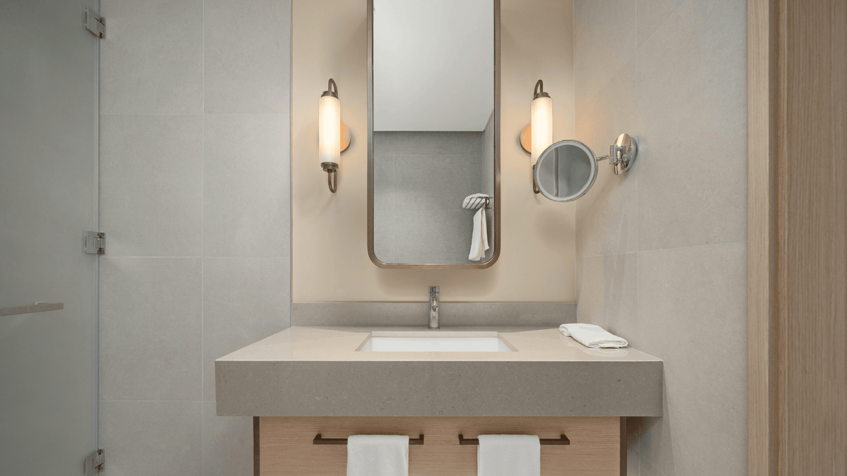 How to Clean Mirrors and Glass Without Streaks: A Simple Guide for Australian Homes