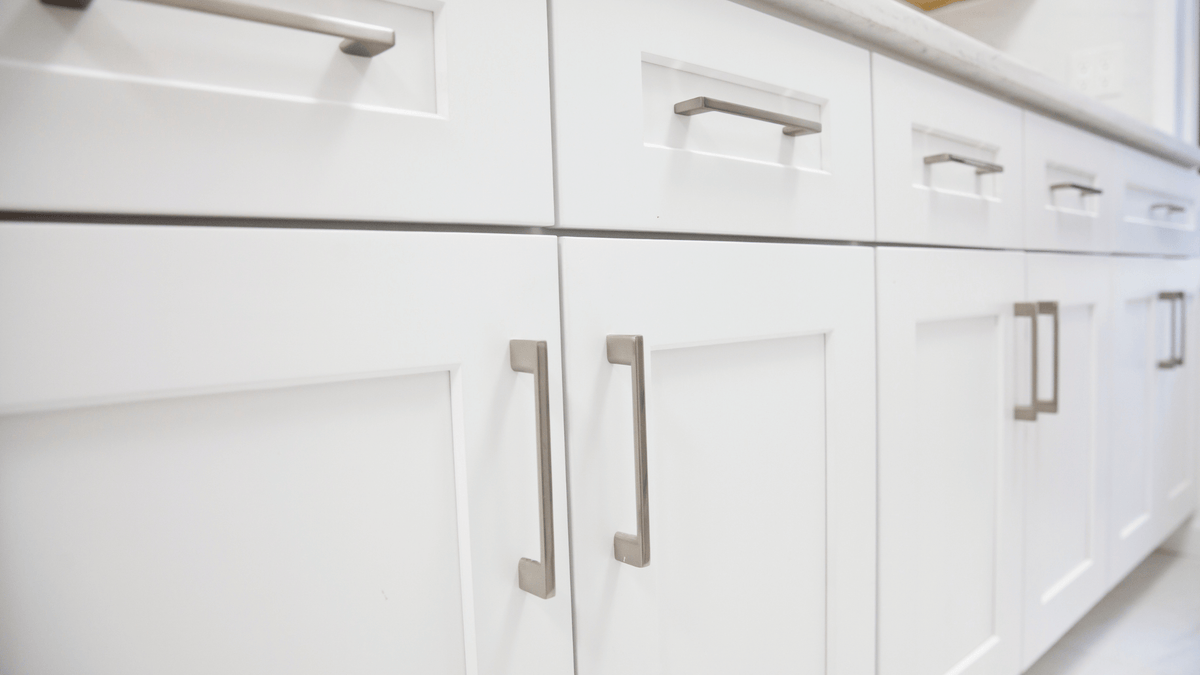 How to Naturally Degrease Sticky Kitchen Cabinets Without Damaging the Finish