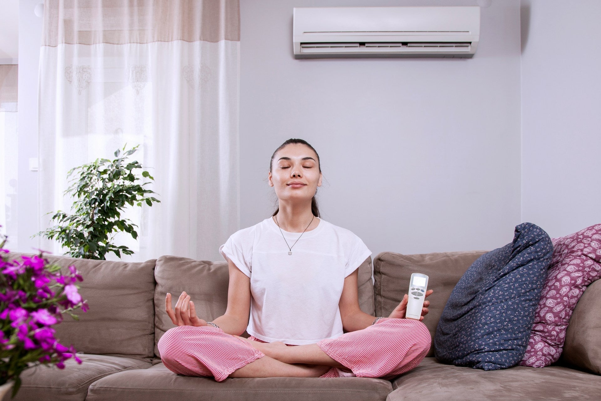 Why Your Home Needs a Natural Air Freshener (And What’s Really in Synthetic Ones)